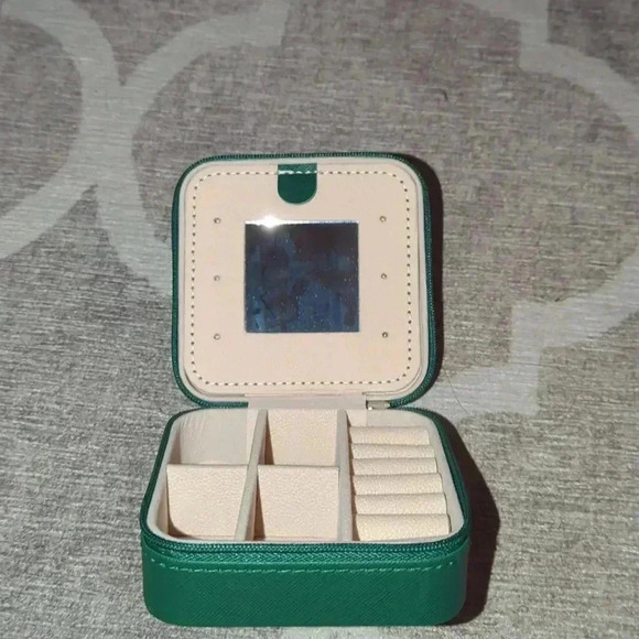 Green Travel Jewelry Case with Mirror, Vegan Leather, Gifts for Women - Picture 4 of 5